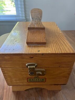 Vintage Griffin-brand shoe shining kit w/ contents